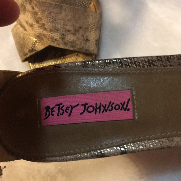 Betsey Johnson - Picture 6 of 9